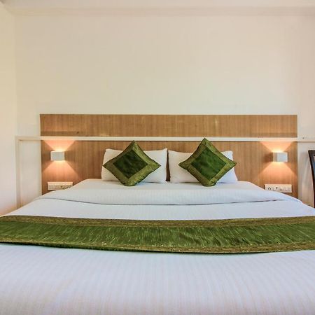 Treebo Trend Golden Nest Hotel Thána Kültér fotó