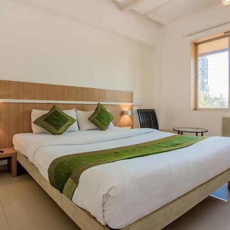 Treebo Trend Golden Nest Hotel Thána Kültér fotó