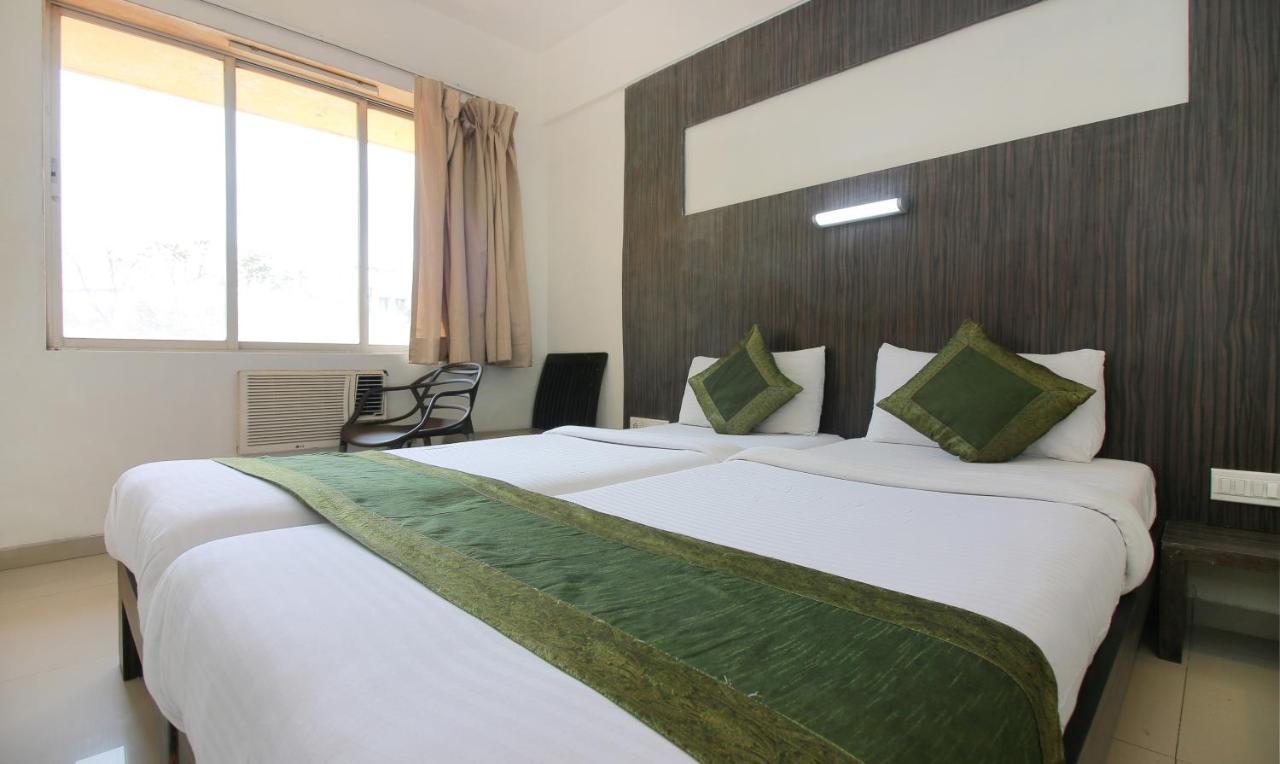 Treebo Trend Golden Nest Hotel Thána Kültér fotó
