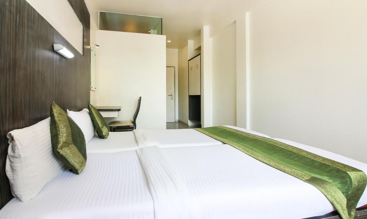 Treebo Trend Golden Nest Hotel Thána Kültér fotó