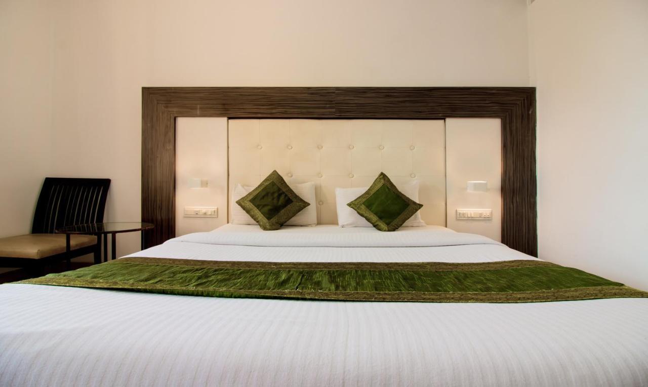 Treebo Trend Golden Nest Hotel Thána Kültér fotó