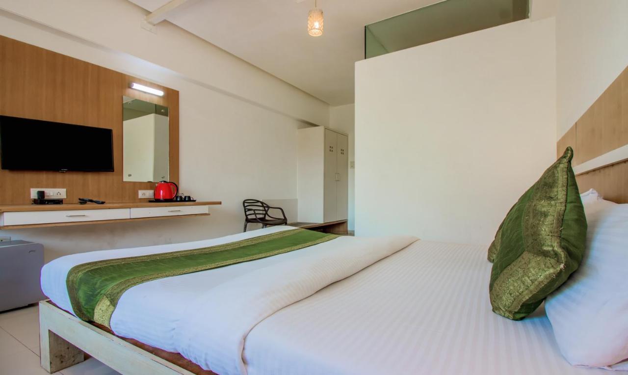 Treebo Trend Golden Nest Hotel Thána Kültér fotó