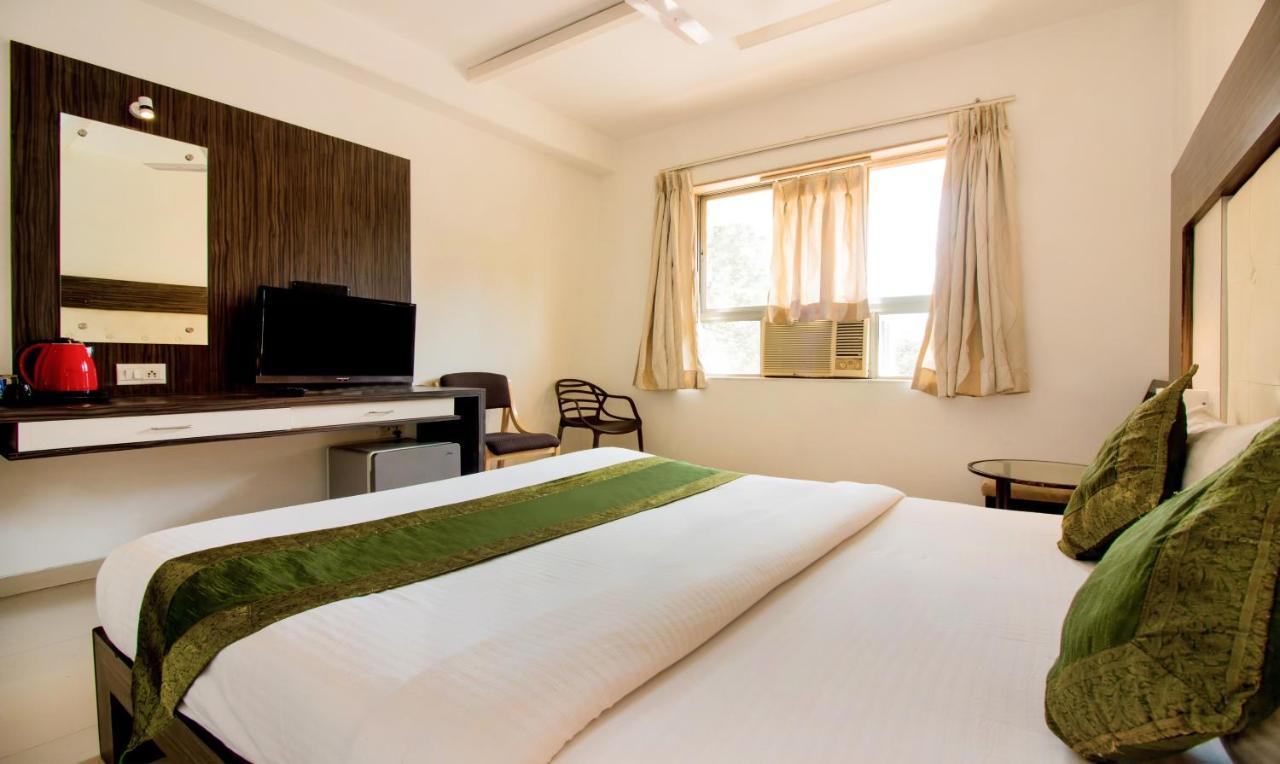 Treebo Trend Golden Nest Hotel Thána Kültér fotó